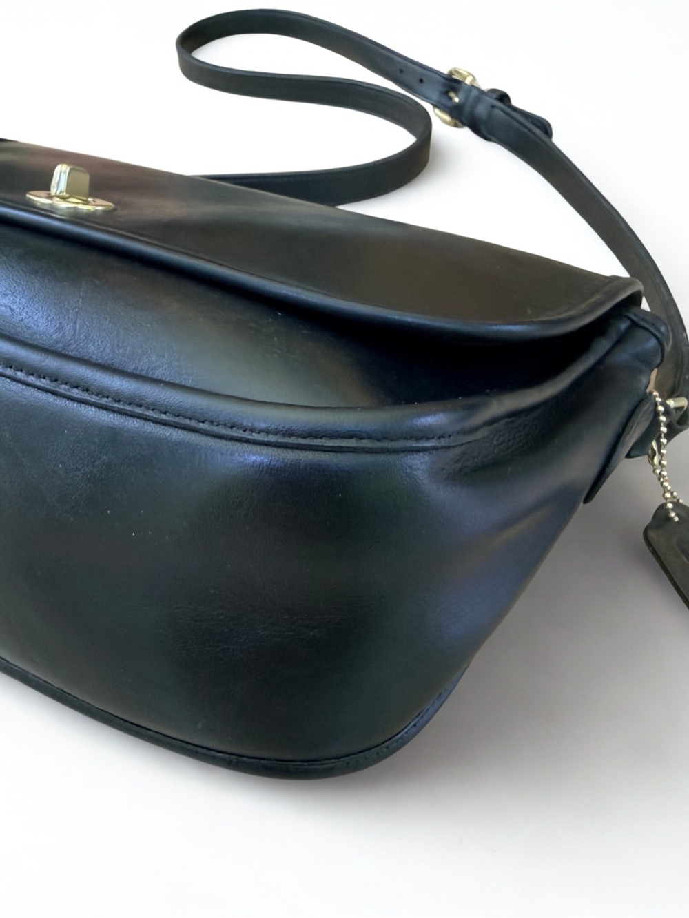 Vintage COACH City Bag Black Leather Crossbody Turnlock Restored 👜 - Picture 5 of 9